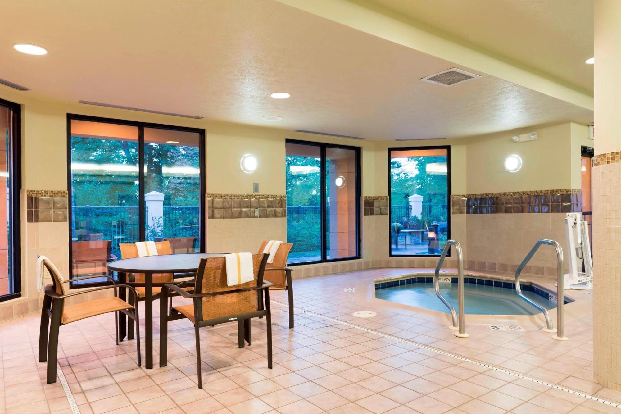 Courtyard By Marriott Traverse City Eksteriør billede