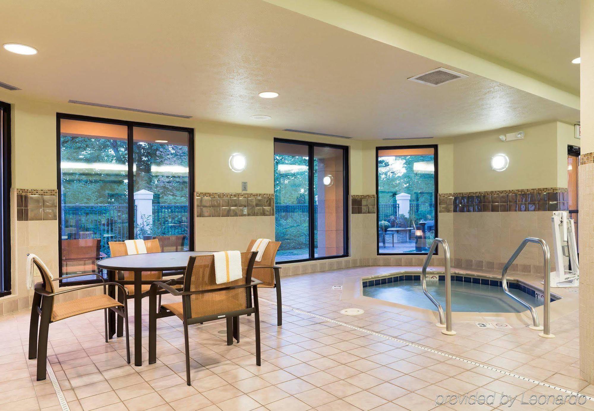 Courtyard By Marriott Traverse City Eksteriør billede